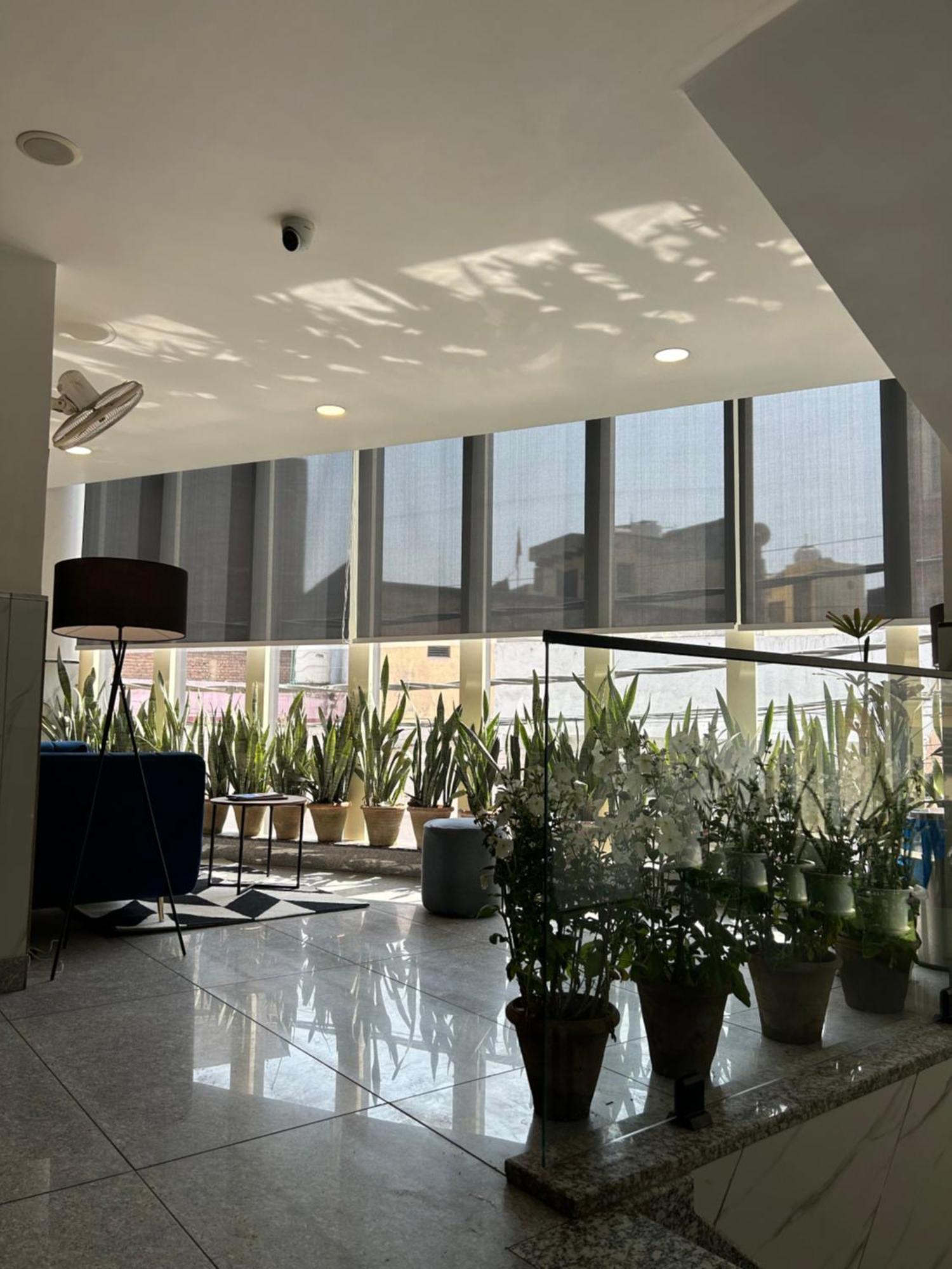 Gallivanto Inn Delhi  Exteriör bild