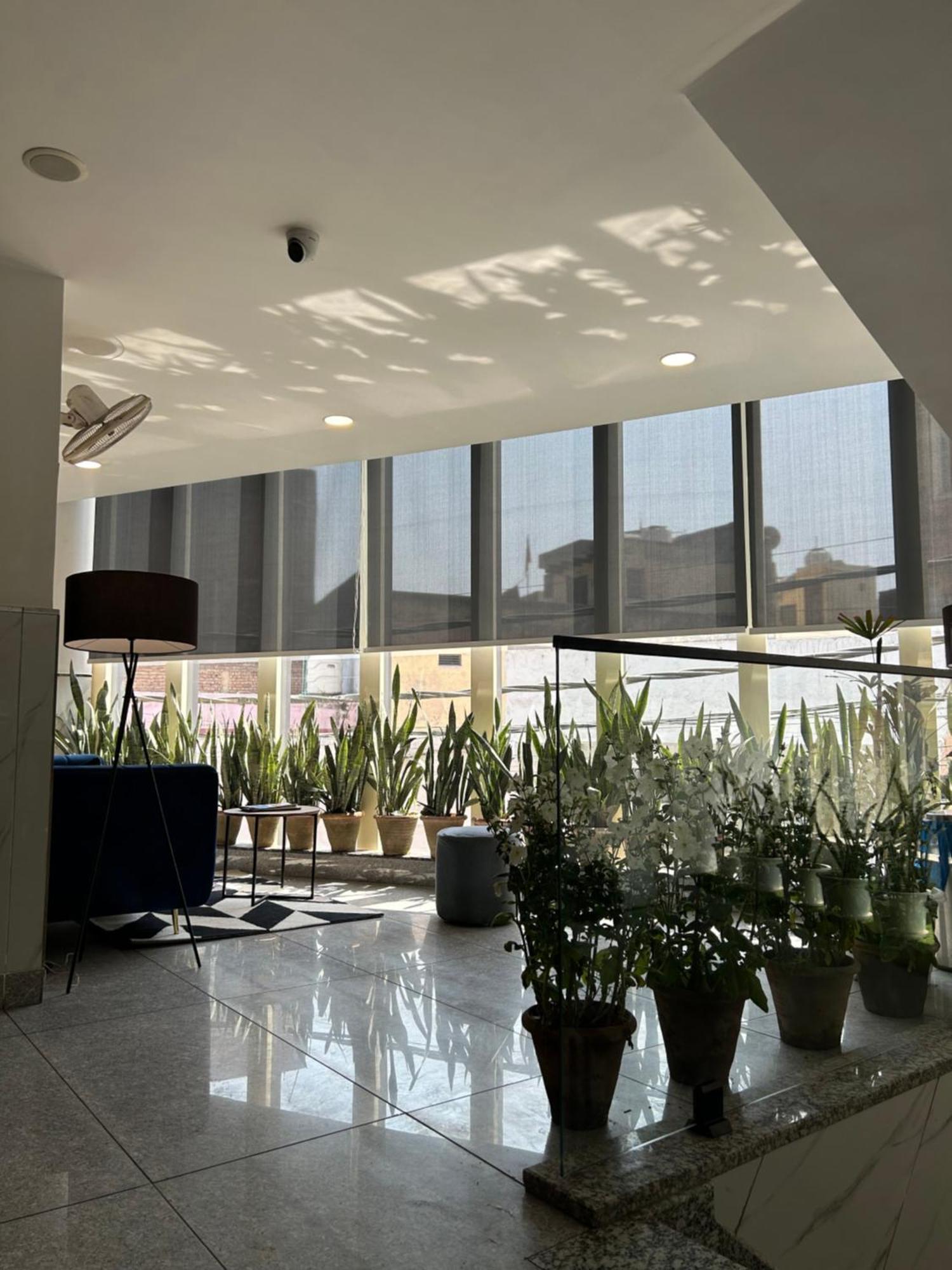 Gallivanto Inn Delhi  Exteriör bild