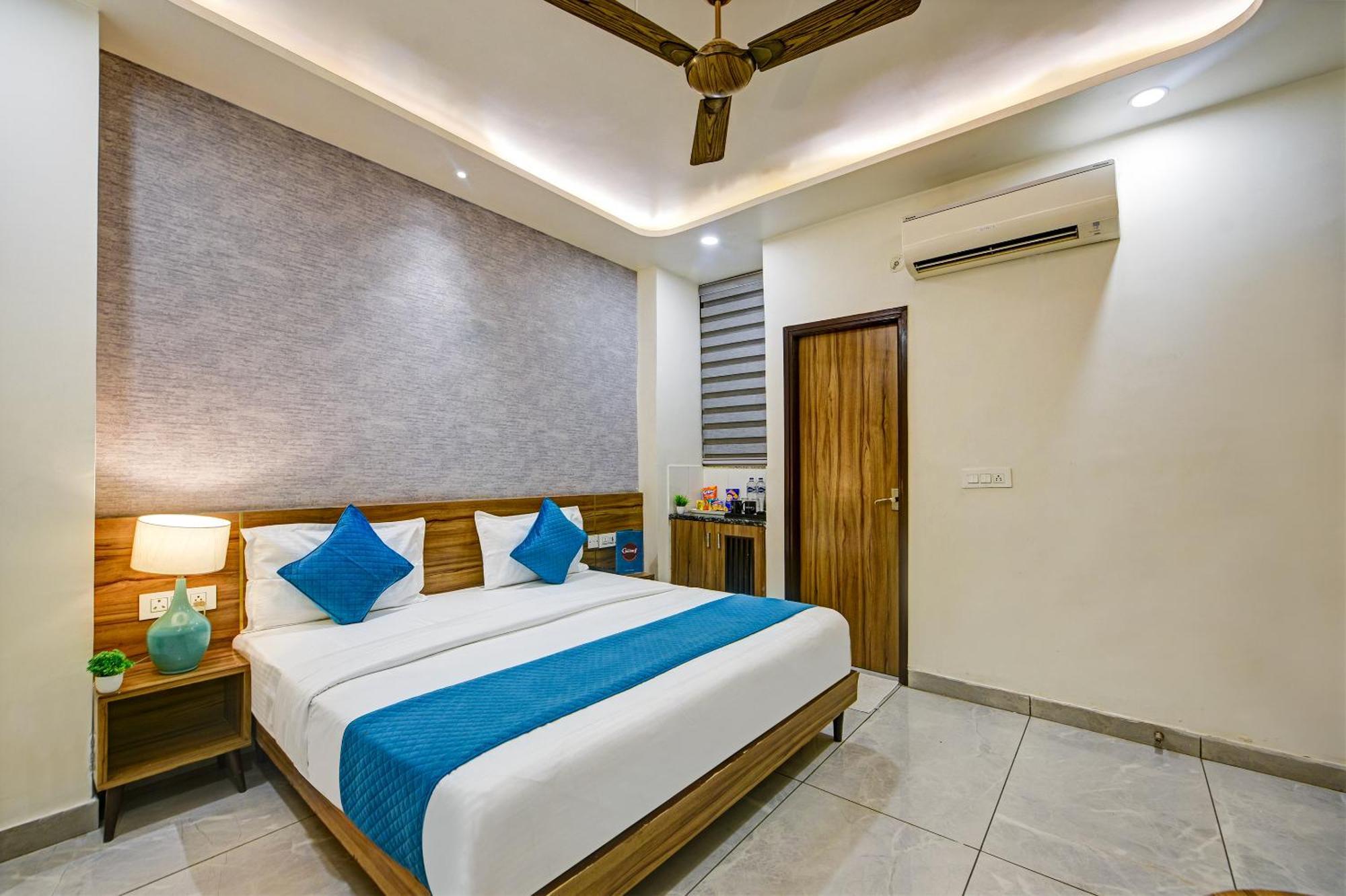 Gallivanto Inn Delhi  Exteriör bild