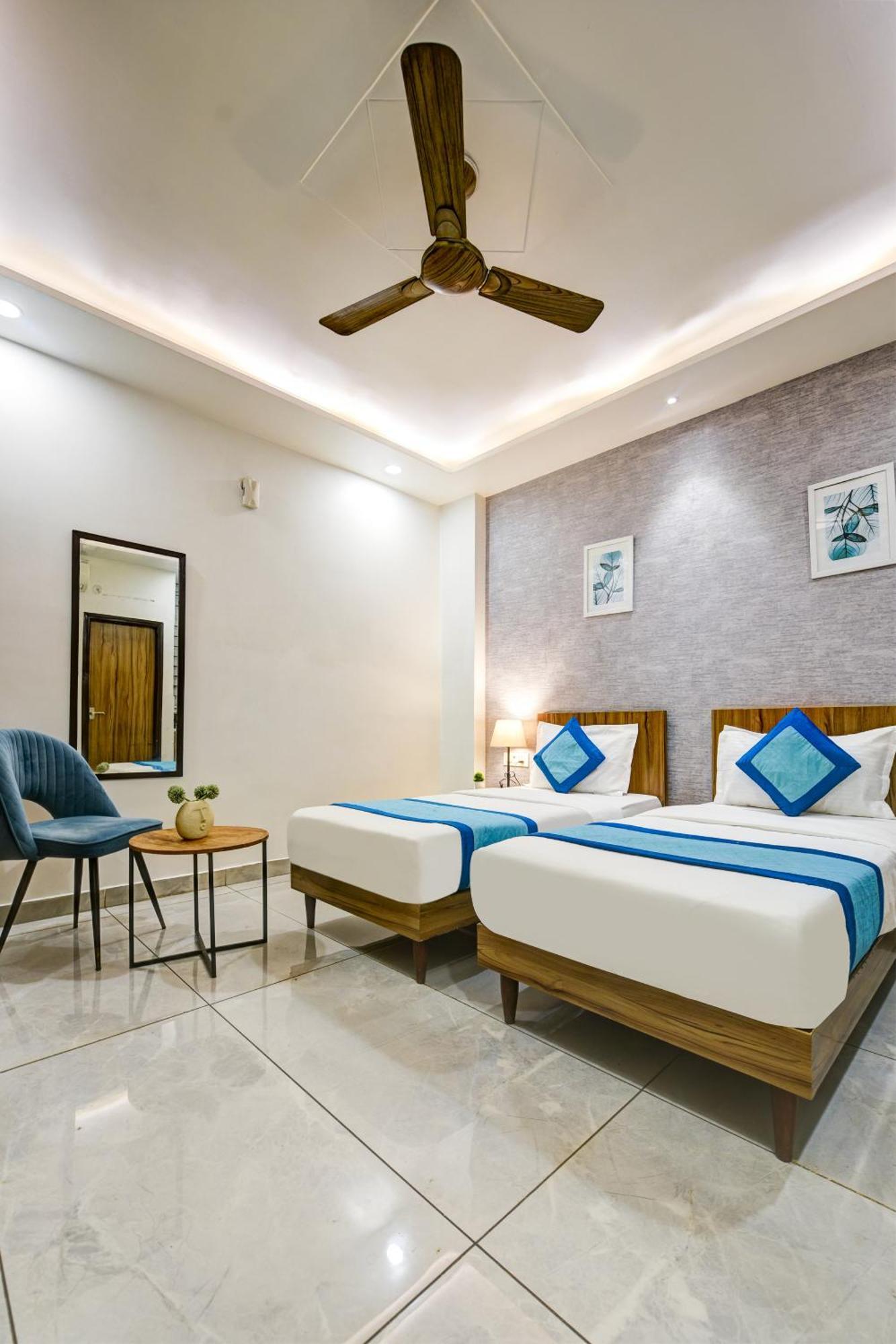 Gallivanto Inn Delhi  Exteriör bild